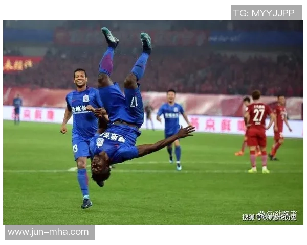 上海足球队状态引发热议球迷对球队表现分歧明显 上海足球队状态引发热议球迷对球队表现分歧明显