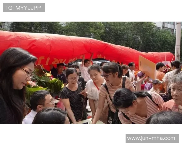 辽宁足球明星表演赛盛况空前球迷共襄盛举展现足球魅力与激情 辽宁足球明星表演赛盛况空前球迷共襄盛举展现足球魅力与激情